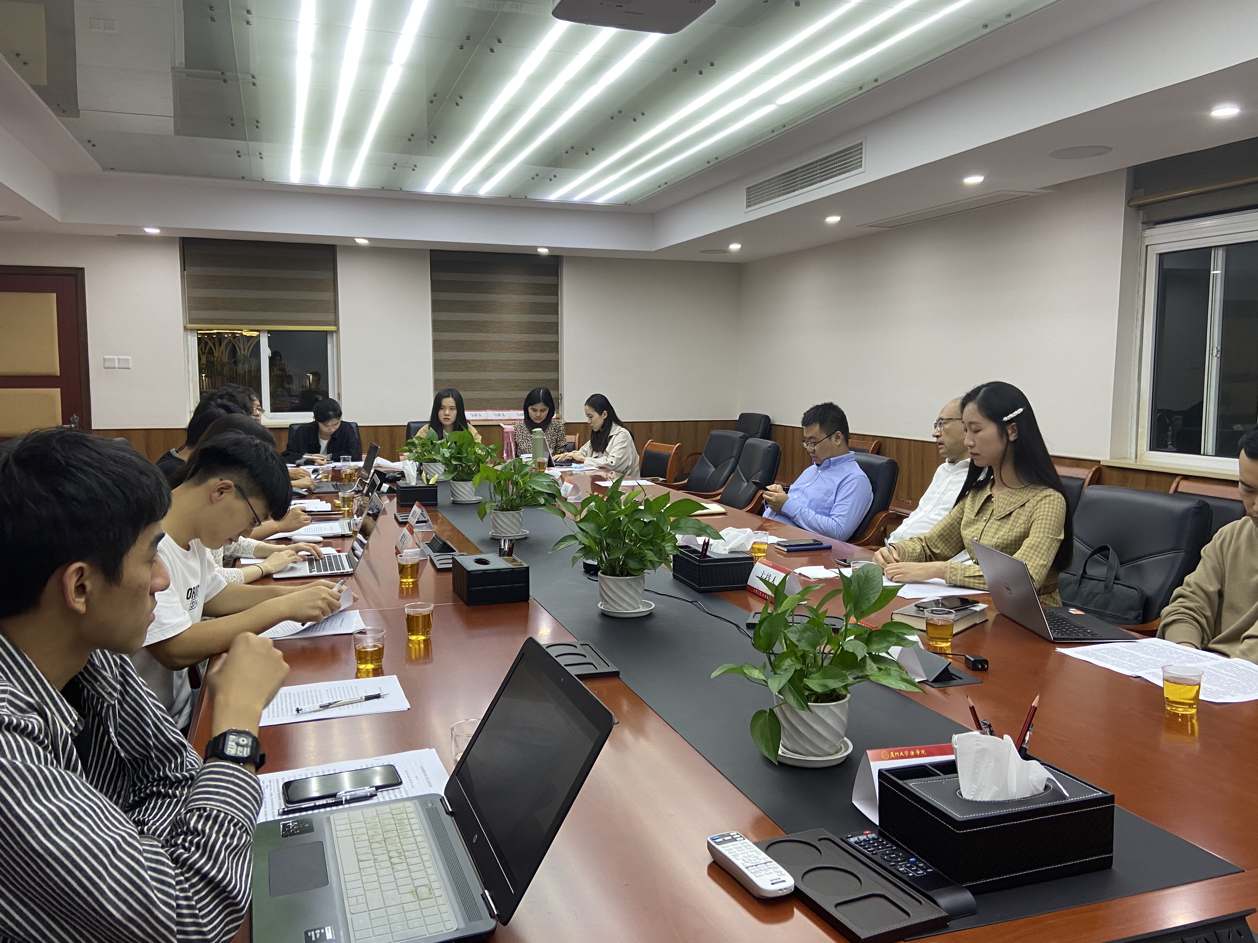 760888354.jpg 760888354.jpg