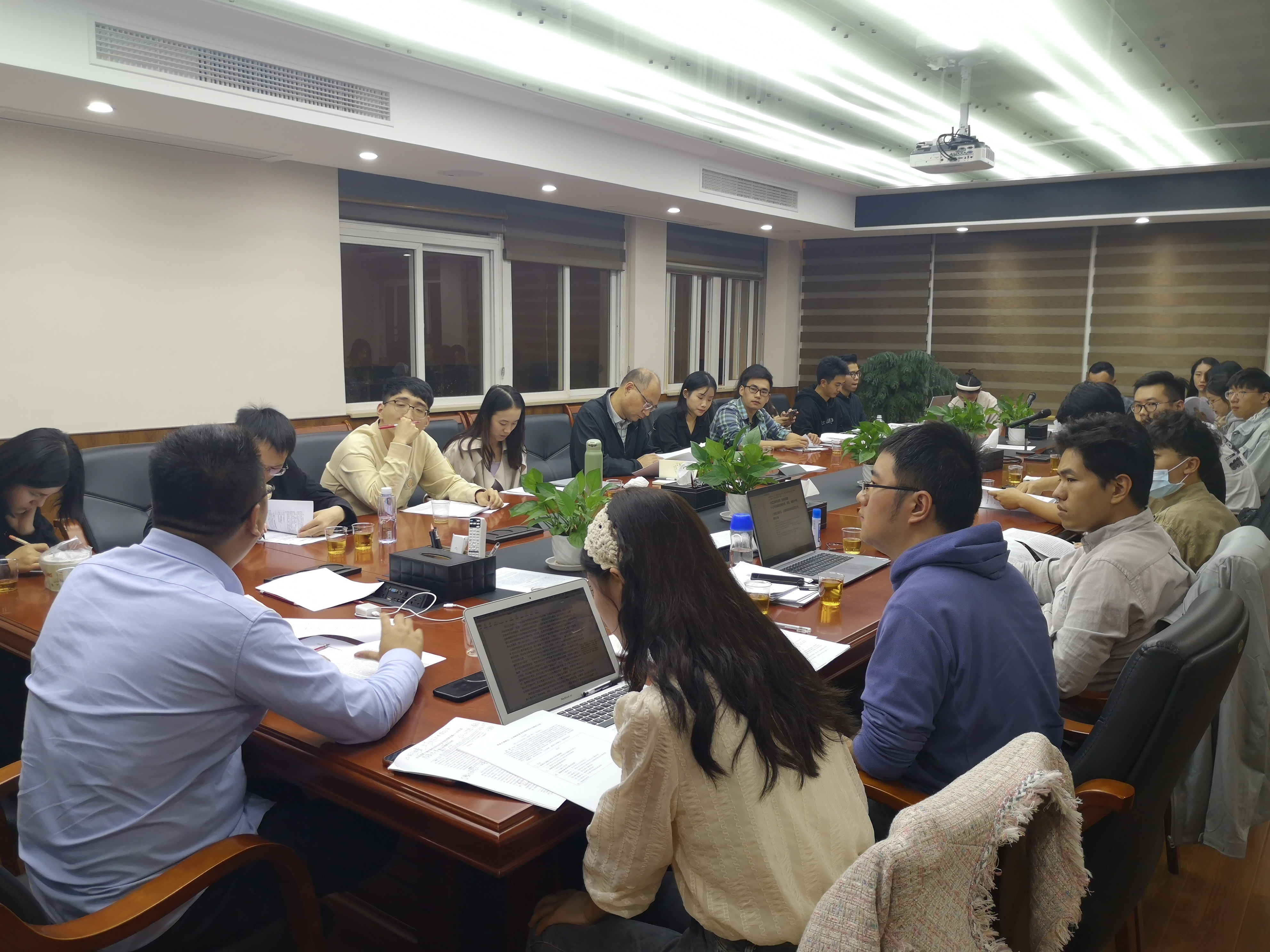 930488907.jpg 930488907.jpg