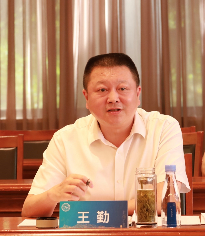 王勤_副本.jpg